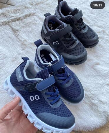 Patike: Veličina - 34, Vodootporne — 15