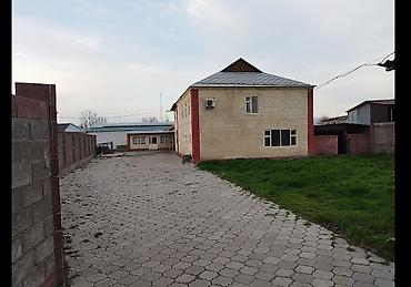 Продажа коттеджей и домов: В г. Токмок продаётся 2-ур. дом + бизнес(семейная сауна) центр. р-н — 2