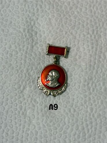 Broşlar: Sovet dövrünə aid orijinal metal nişanlar dəsti Tərkib: - M14: “Готов — 15