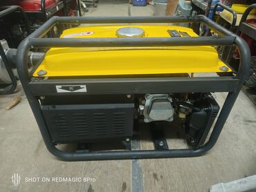 Генераторы: Продаю Бензиновый генератор Firman SPG 3000 в жёлтом корпусе с
