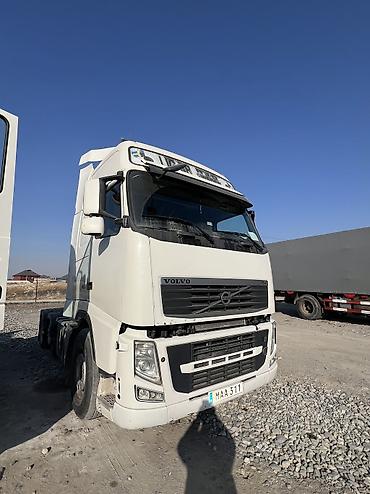 carnival 2017: Тягач, Volvo, 2011 г., Без прицепа — 3