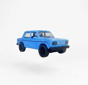 das utu: Mavi rəngli mini model avtomobil – sedan tipli klassik dizayn — 2