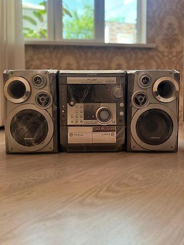 cd player: Samsung mini musiqi mərkəzi – 3 hissəli Hi‑Fi sistem Xüsusiyyətlər: - — 3