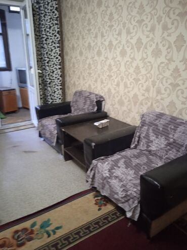 тройка мягкая мебель: Прямой диван, цвет - Черный, Б/у
