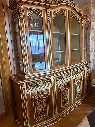 dollar agaci: Klassik üslubda taxta vitrin-büfə - Material: təbii ağac, cilalı səth — 2