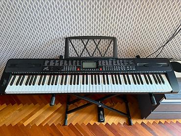 elektron galyan: Elektron piano təzə kimidi az istifadə olunub üzərində yeni pedal var — 1