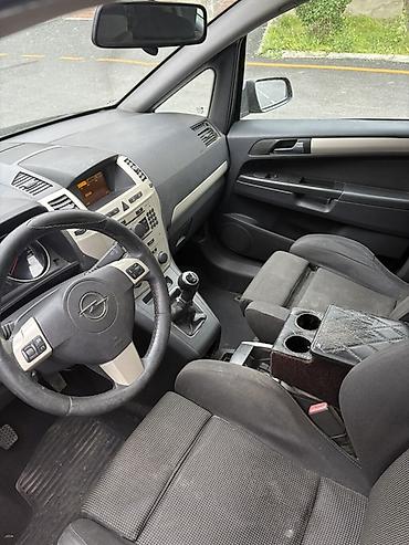 zafira: Opel Zafira, qara rəng, 7 oturacaqlı miniven. - Kuzov — 9