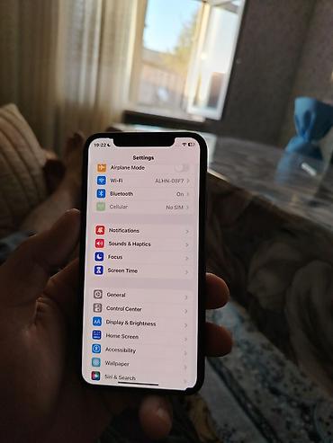 gen: IPhone X, Space Gray, Face ID — 3