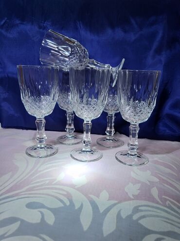 Čaše: Case nove italijanske za vino. 80,90te. Case komada 6 u — 3