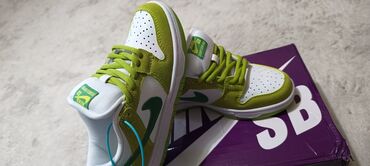 Детская обувь: Продам детские Nike