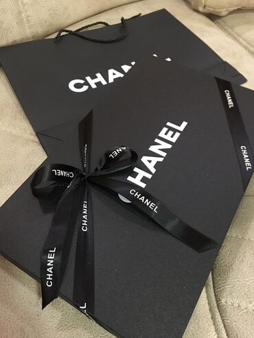 Baş geyimləri: Brend şərflərin və yaylıqların replikası, qiymətlər 25 manatdan — 10