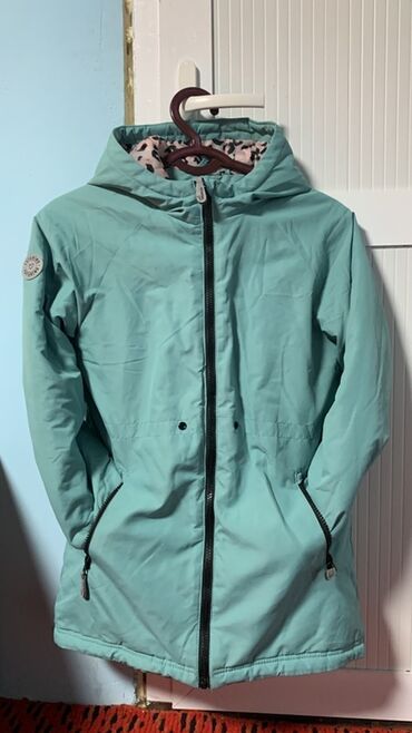 прокат национальных костюмов для детей: Женская/подростковая парка мятного цвета с капюшоном. Характеристики