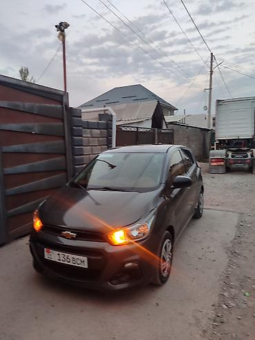 Продажа авто: Chevrolet Spark: 2018 г., 1 л, Вариатор, Бензин — 4