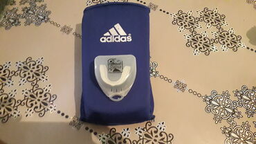 İdman formaları: Adidas firmasının futu və BadBoy dirmasının ağız qoruyucusu.Ağız