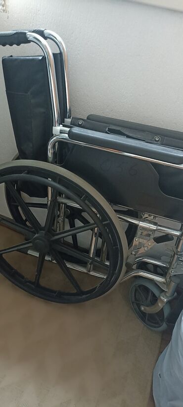 Инвалидные коляски: Продается инвалидное кресло, новое, в идеальном состоянии. Район 12
