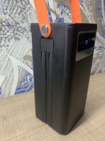 зарядные устройства для телефонов xoko: Продаю срочно повербанк в новом состоянии,сможет зарядить телефон 10