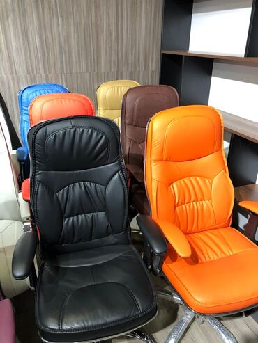 Ofis və oyun kresloları: Yeni, Təkərli, Qolları tənzimlənmir, Dəri — 12