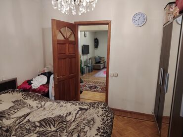 Uzunmüddətli kirayə mənzillər: Binanın 5-ci mərtəbəsində yerləşən bu 3 otaqlı mənzil şəhər mərkəzində -da lalafo.az — 8 Uzunmüddətli kirayə mənzillər: Binanın 5-ci mərtəbəsində yerləşən bu 3 otaqlı mənzil şəhər mərkəzində — 8