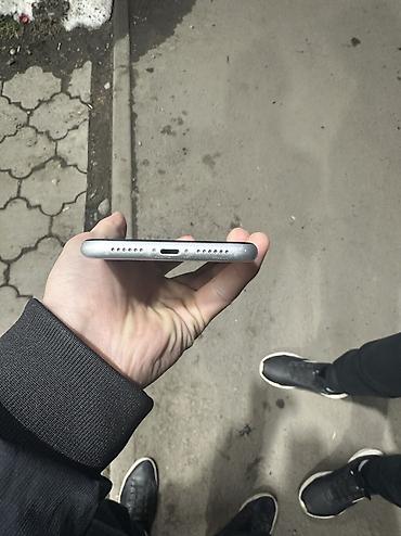 Apple iPhone: IPhone Xr, Б/у, 64 ГБ, Белый, Чехол, 76 % — 6