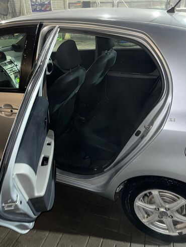 Toyota: Toyota Vitz: 2005 г., 1.3 л, Автомат, Бензин, Хэтчбэк — 9