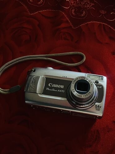 макбук 13: Цифровая фотокамера Canon PowerShot A470 в серебристом корпусе с