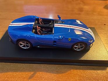 Игрушки: Новые металлические модели автомобилей коллекционные 1:43 Ferrari — 13