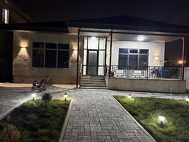 Продажа коттеджей и домов: Современный одноэтажный дом с террасой и благоустроенным участком - — 1