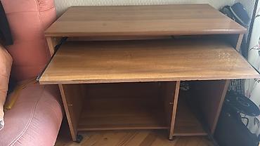 office table: Компьютерный стол с надстройкой, цвет – тёплый орех. Особенности: - — 2