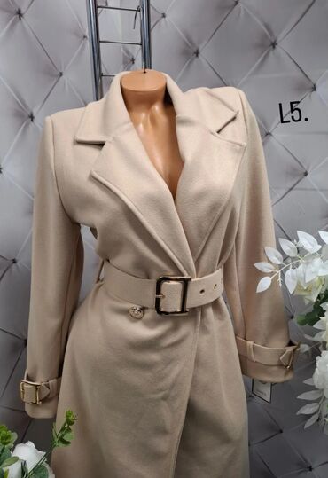 Kaputi: Dior kaputi
Do 2XL
4500din🥰😊 — 3