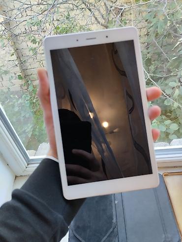 Samsung: Samsung Galaxy Tab A (8") planşet çox səliqəli planşetdir. Heç bir — 9