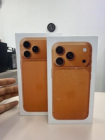 Смартфон Apple iPhone в ярком оранжевом цвете. Дизайн выполнен в