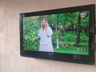 İnformatika: Televizor Samsung 82"
