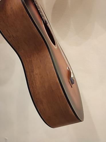 Gitaralar: Klassik gitara Model:VC434 Simlərin sayı: 6 Üst:Sitka Spruce Qol — 4