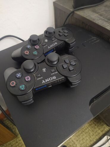 PS3 (Sony PlayStation 3): 89 игр и два джойстика 1терабайт памяти в хорошем состоянии играли