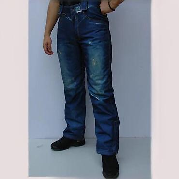 Farmerke: Muške farmerke tamnoplave boje sa ravnim nogavicama, idealne za — 1