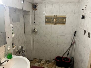 Köhnə tikili: Neftçilər metrosuna 5 dəqiqəlik məsafədə ev satılır(2 ev)1 otaq 3-ə -da lalafo.az — 17 Köhnə tikili: Neftçilər metrosuna 5 dəqiqəlik məsafədə ev satılır(2 ev)1 otaq 3-ə — 17