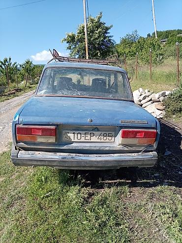 195 50 16: Lada 2107, mavi rəng. Sedan kuzov, arxa ötürücü. Ön və arxa tərəfdən — 2