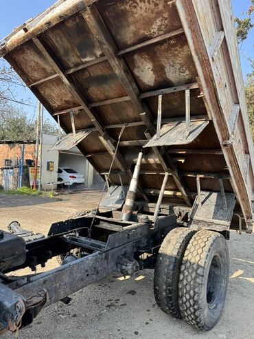 Yük maşınları: Yük maşını – GAZ (kabinə və ön hissə klassik GAZ-53/52 tipli), arxa — 15