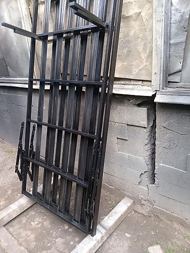 Rəflər: Məhsul: Metal karkaslı modul rəf/divar bölücü Təsvir: - Qara toz boya — 4