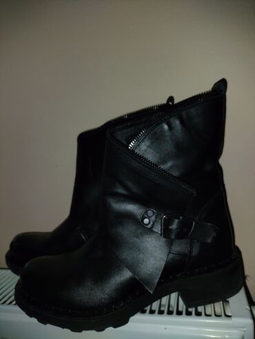 Boots: Boots, 39