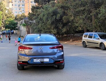 Hyundai Elantra: 2 л | 2019 г. Седан