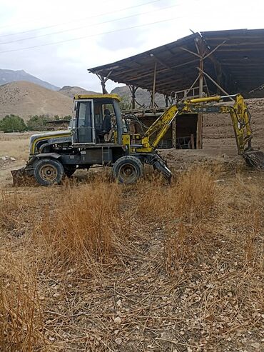 срочно продаю экскаватор: Экскаватор, 2008 г., Колесный
