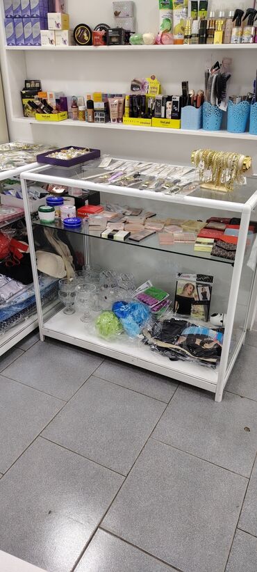 ovçular mağazası: Unvan merdekan Məhsullarınızı sərgiləmək üçün ideal olan bu şüşə