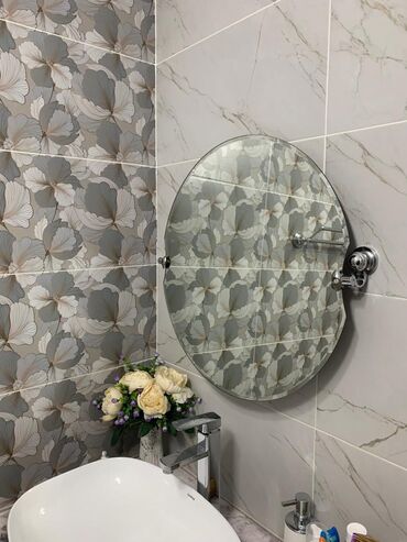 зеркало душ: Продаю навесное зеркало диаметр 58см