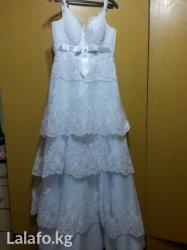 платье белые: Срочно продаю свадебное платье белого цвета. Размер 42-46. В отличном