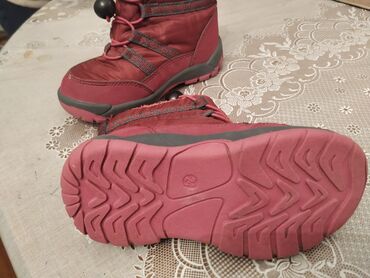 qırmızı ayaqqabılar: Botinqa Almaniya istehsalı