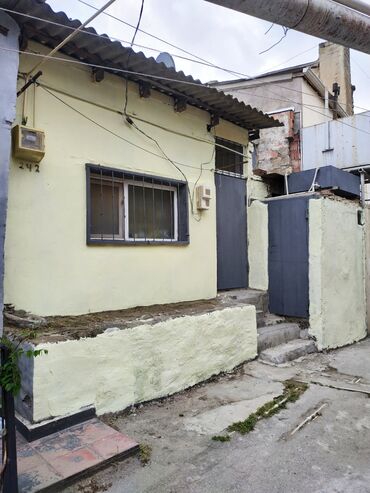 komsomol dairesinde satilan evler: Sabunçu qəs. 1 otaqlı, 27 kv. m, Orta təmir