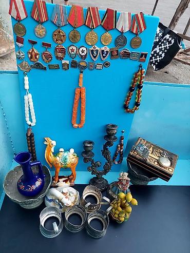 Müxtəlif kolleksiya və dekorativ əşyalar toplusu - Orden və medallar