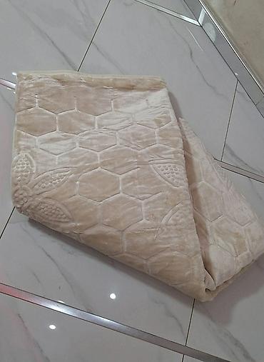 retro stvari: Ćebe 3kg 220x240 3500din
Ćebe 1.5kg 150x200 2500din

T — 4