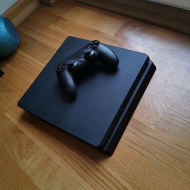 PS4 (Sony Playstation 4):  Sony PS4 Slim Black Edition 1T memorije cipovan u odlicnom stanju ! ! — 1